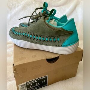 Nike Solarsoft Moccasin Premium Woven Tarp Green and Turquoise Blue Sneaker